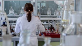 若手薬剤師だってのんびり働きたい!転職成功への3大ポイントを解説